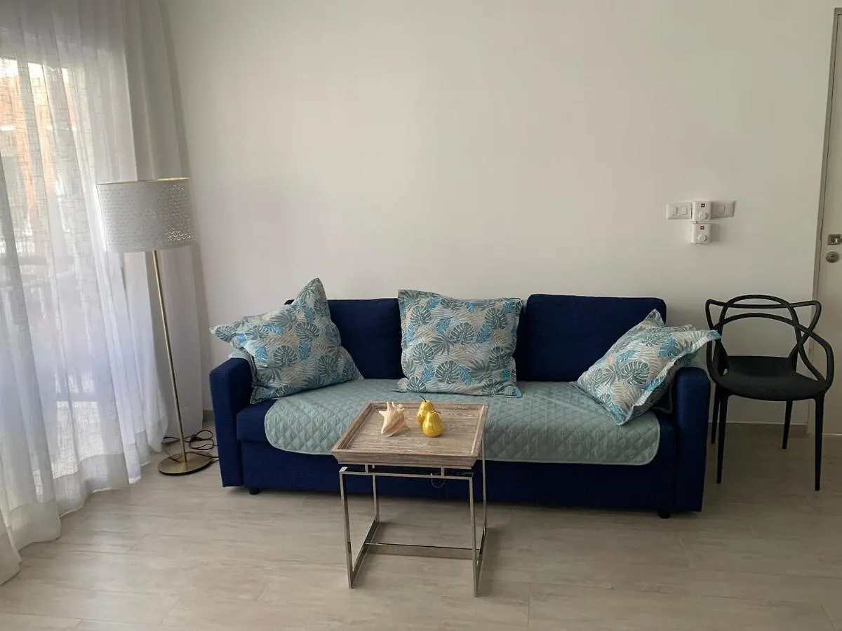 Luxurious Spacious 2-Bedroom Apartment, Steps From Beach Punta Cana Dominikana