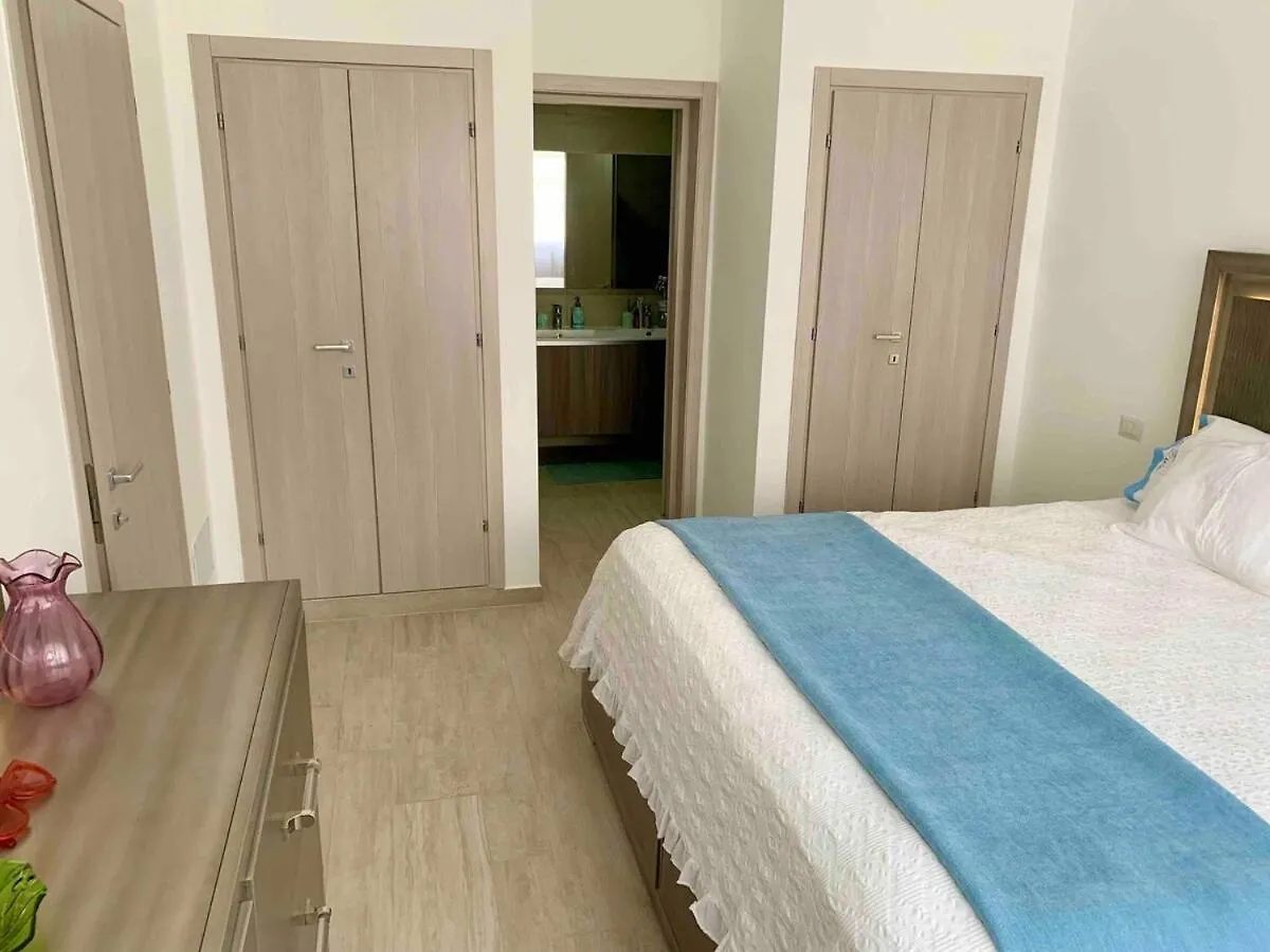 Luxurious Spacious 2-Bedroom Apartment, Steps From Beach Punta Cana Apartament