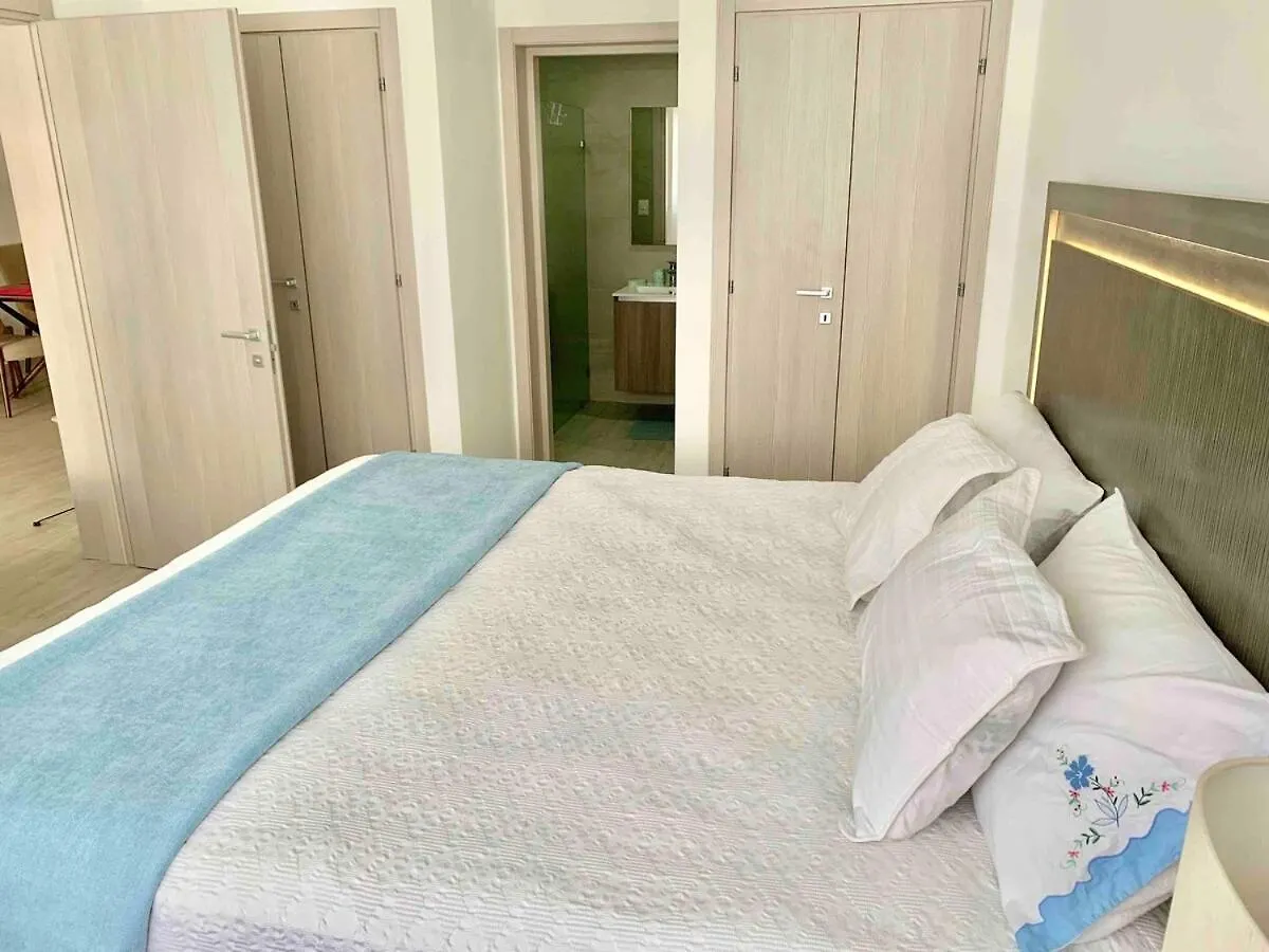 Luxurious Spacious 2-Bedroom Apartment, Steps From Beach Punta Cana 0*,  Repubblica Dominicana